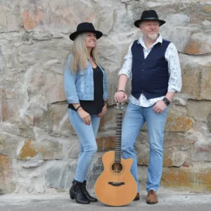 Duo med Lena Andersson - sång och Magnus Liljeqvist - gitarr och sång