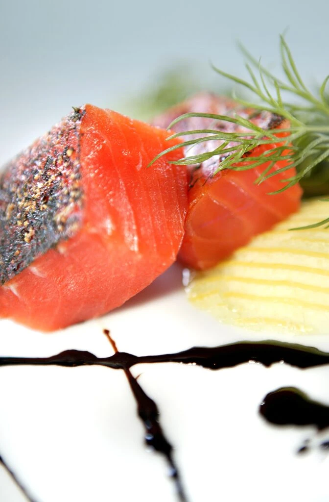 Najadlax från Håfveruds - hantverksmässigt först gravad och därefter kallrökt lax.
